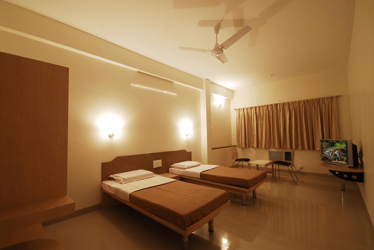 Hotel New Holiday Plaza ナーシク エクステリア 写真