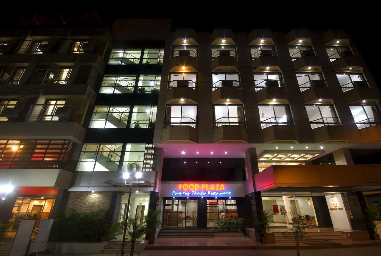 Hotel New Holiday Plaza ナーシク エクステリア 写真